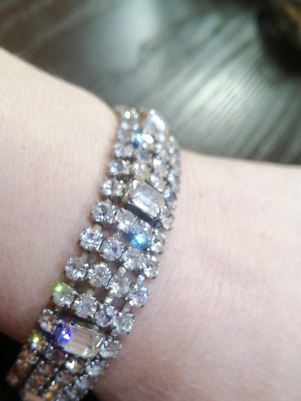 Weiss Sparkling Crystals Vintage Designer's Bracelet 7.25" Long - Picture 5 of 8